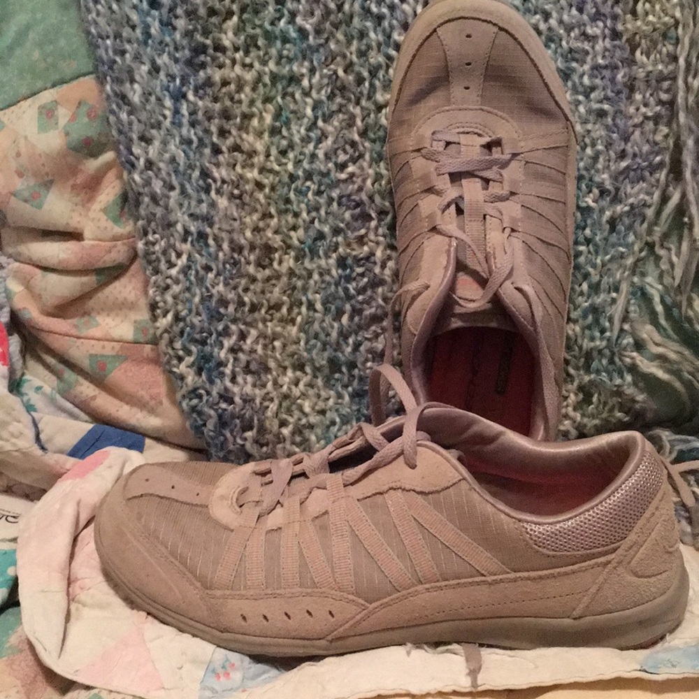 Skechers tennis shoes